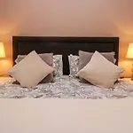 1 Tower House Appartement *