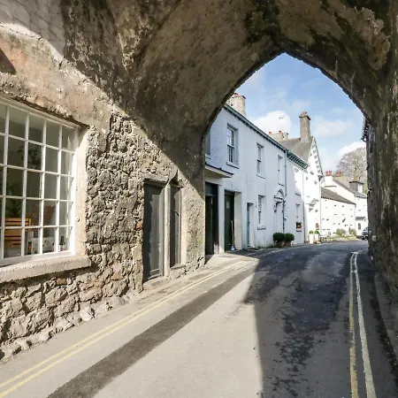 1 Tower House アパート