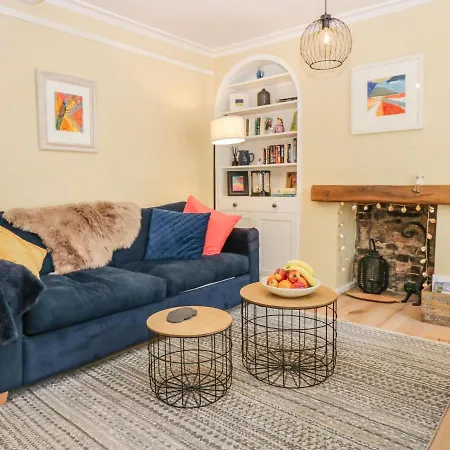 1 Tower House * グレンジ・オーバー・サンズ