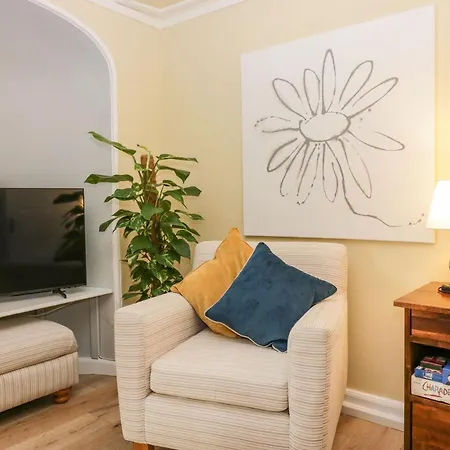 1 Tower House * グレンジ・オーバー・サンズ