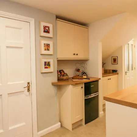 1 Tower House Apartment *