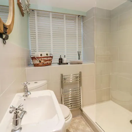 1 Tower House アパート *