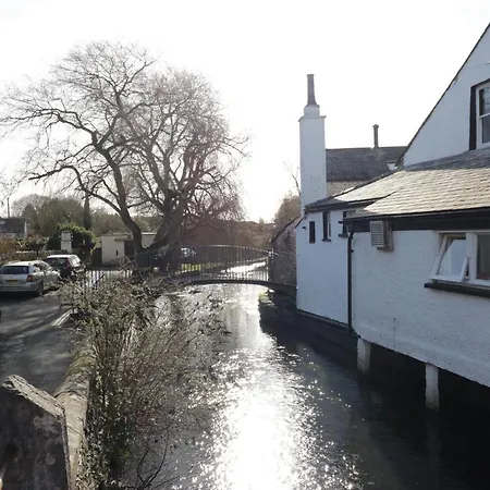 1 Tower House アパート