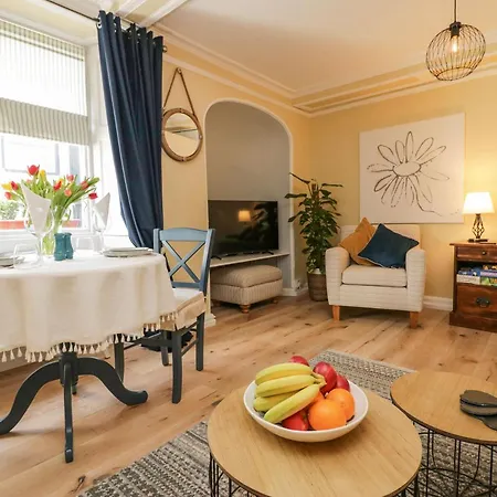 アパート 1 Tower House *