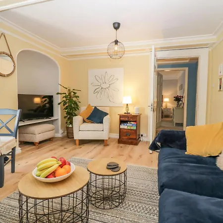 1 Tower House * グレンジ・オーバー・サンズ